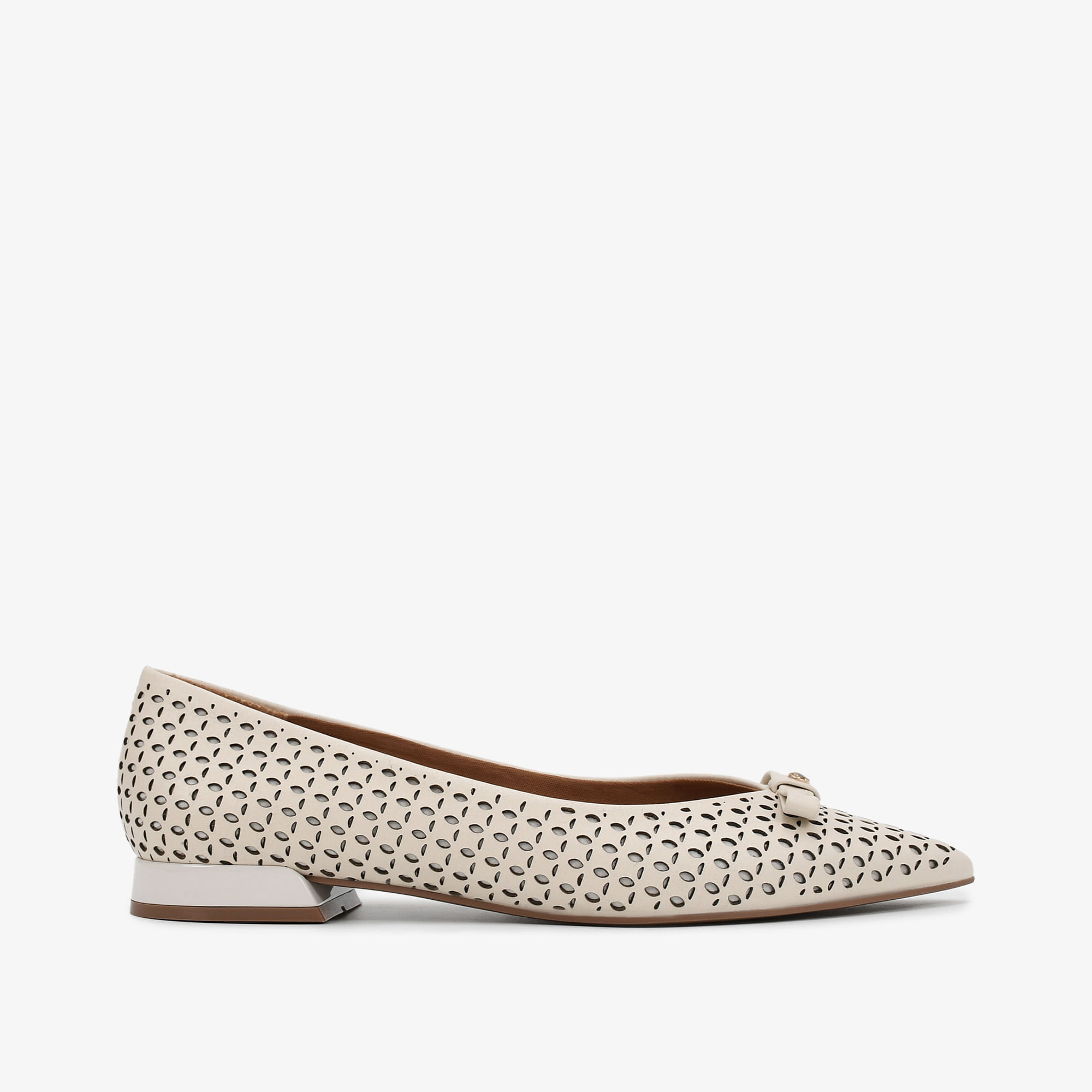 Sapatilha Bico Fino Off White Couro